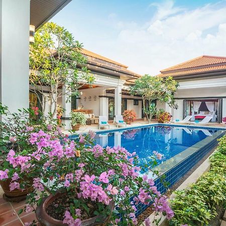 Jewels Villas Phuket пляж Сурин Екстер'єр фото