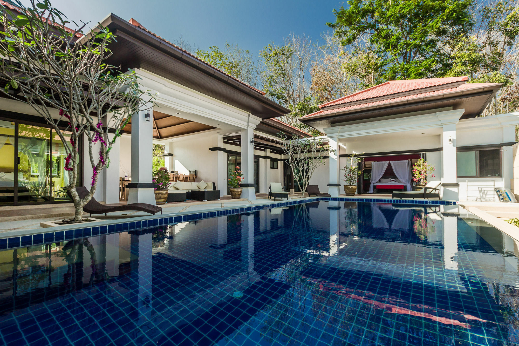 Jewels Villas Phuket пляж Сурин Екстер'єр фото
