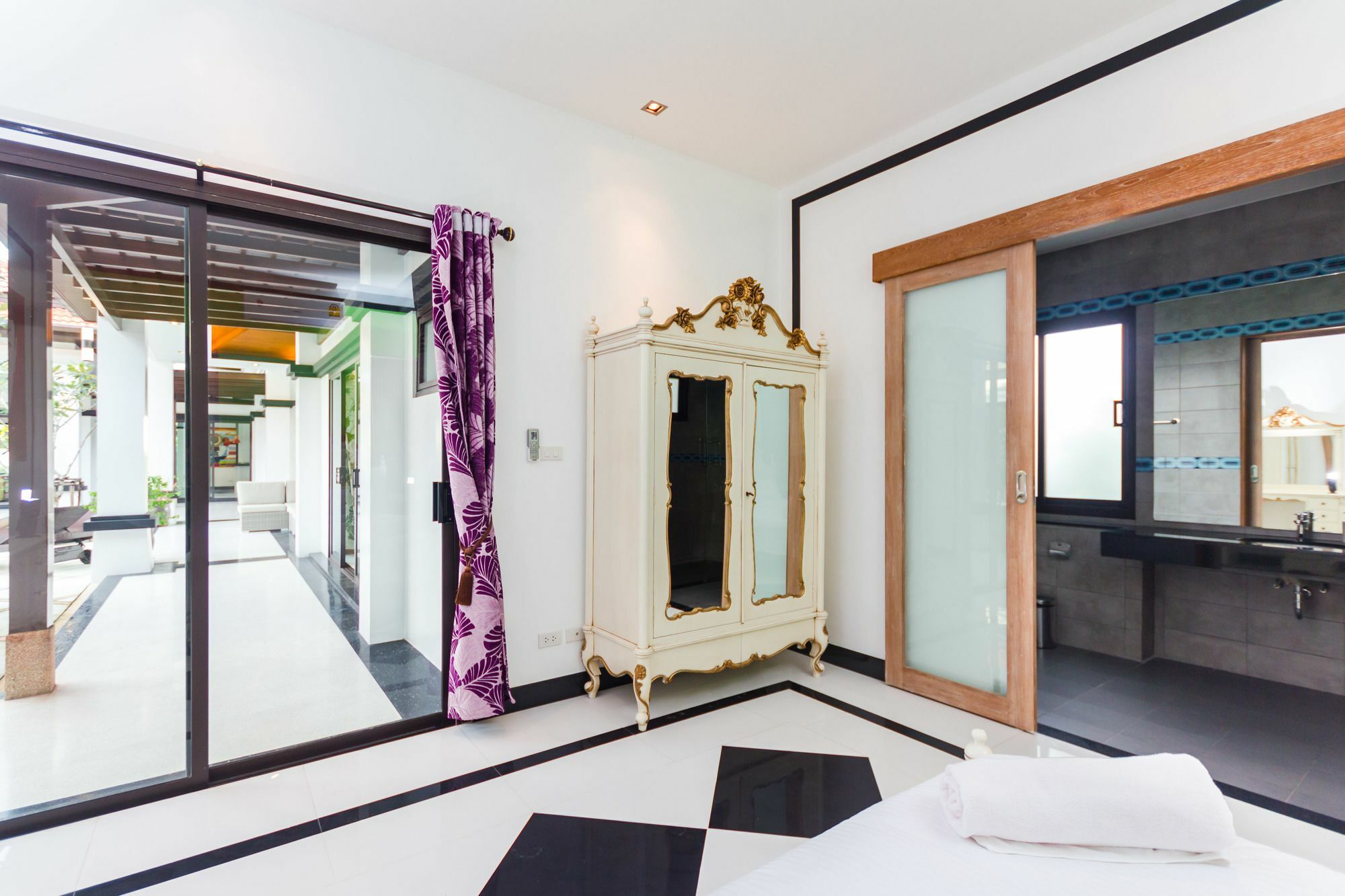 Jewels Villas Phuket пляж Сурин Екстер'єр фото