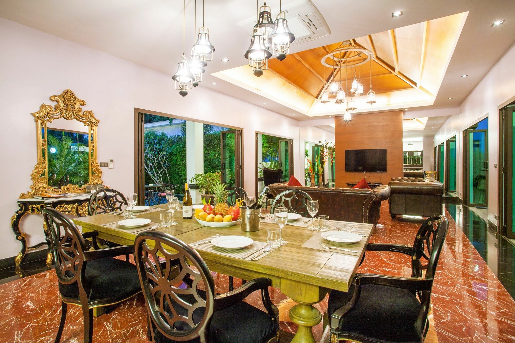 Jewels Villas Phuket пляж Сурин Екстер'єр фото