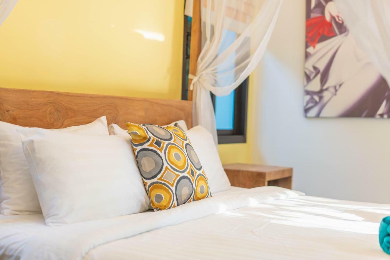 Jewels Villas Phuket пляж Сурин Екстер'єр фото