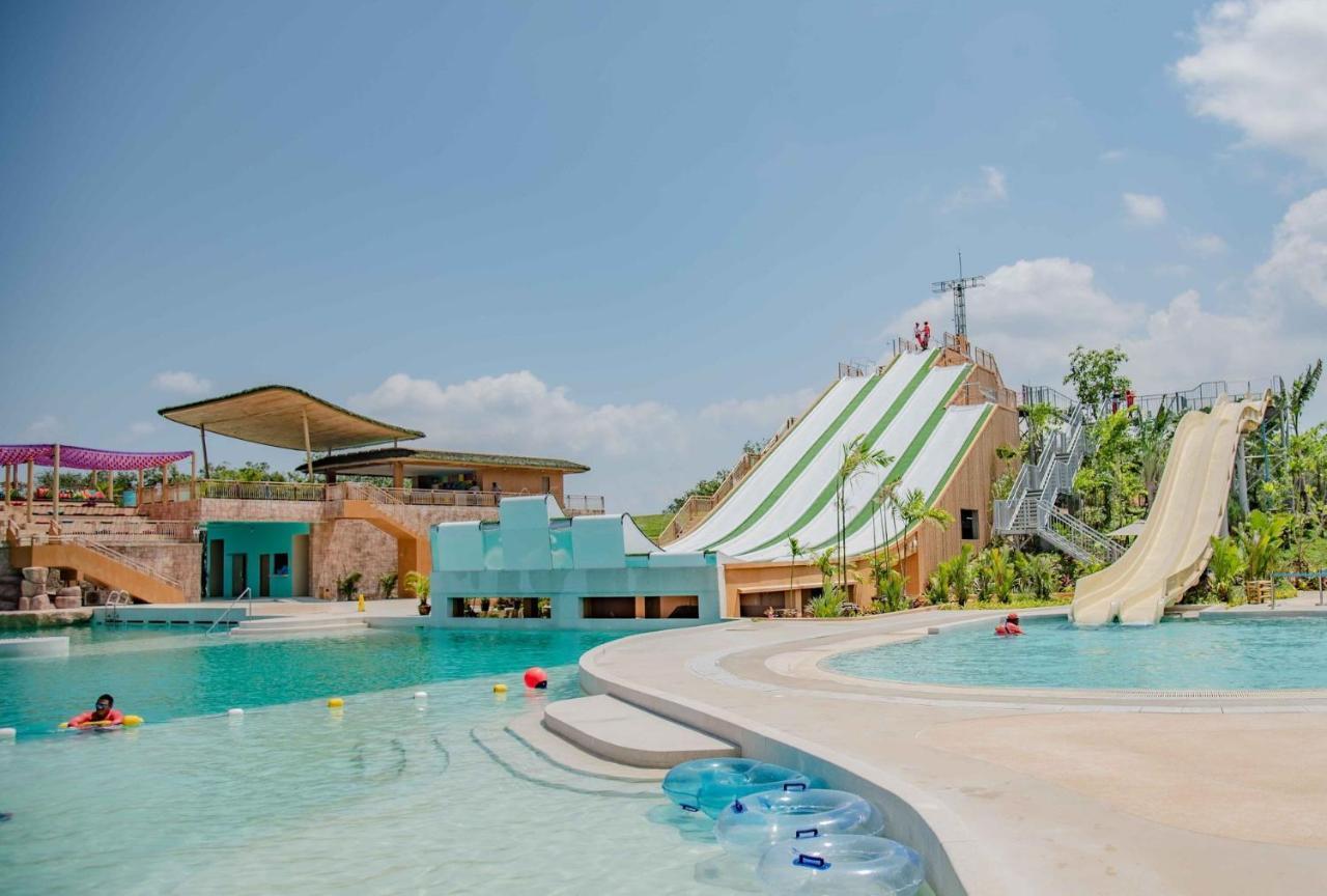 Jewels Villas Phuket пляж Сурин Екстер'єр фото